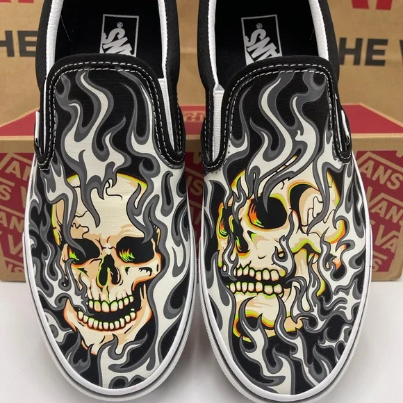 Vans Men's Black Skull Design Bold Classic Slip-On
Flame Skull Black/True White - Picture 5 of 16
